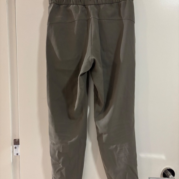 Lululemon “On the Fly Mid-rise” Pant (travel woven)” - Grey Sage - Picture 3 of 3